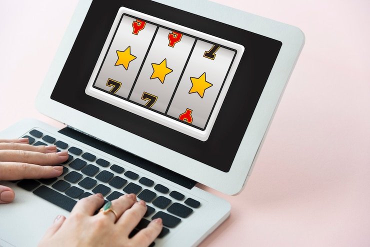 Pengguna bermain roulette live casino dengan tampilan antarmuka modern di perangkat mobile